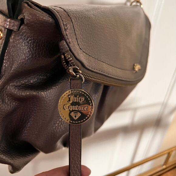 JUICY COUTURE Bag Purse Y2K 90s
Fold Over Zip Flap Crossbody Logo
Holographic - Picture 4 of 11